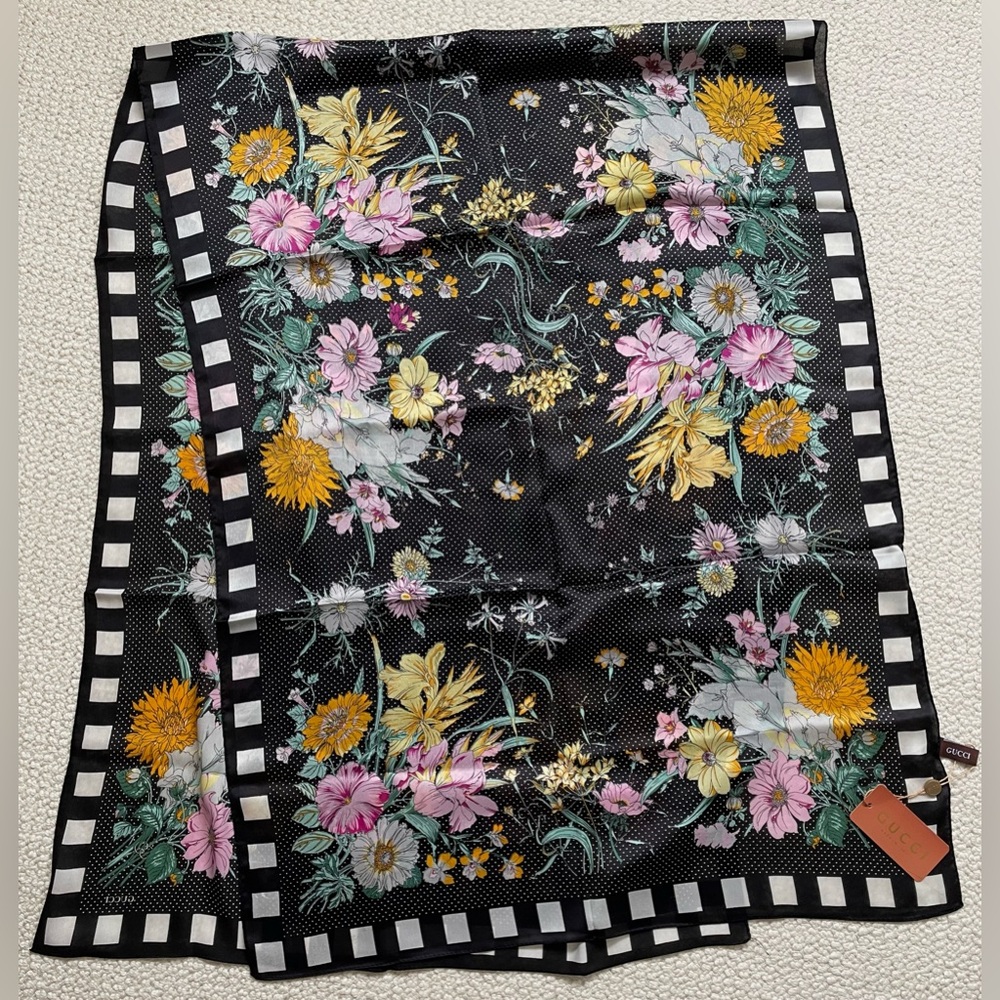 ✨ Gucci | New with tags | Authentic | Rare collector-level piece - Picture 3 of 3